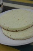 黄桃配鱼胶粉慕斯蛋糕